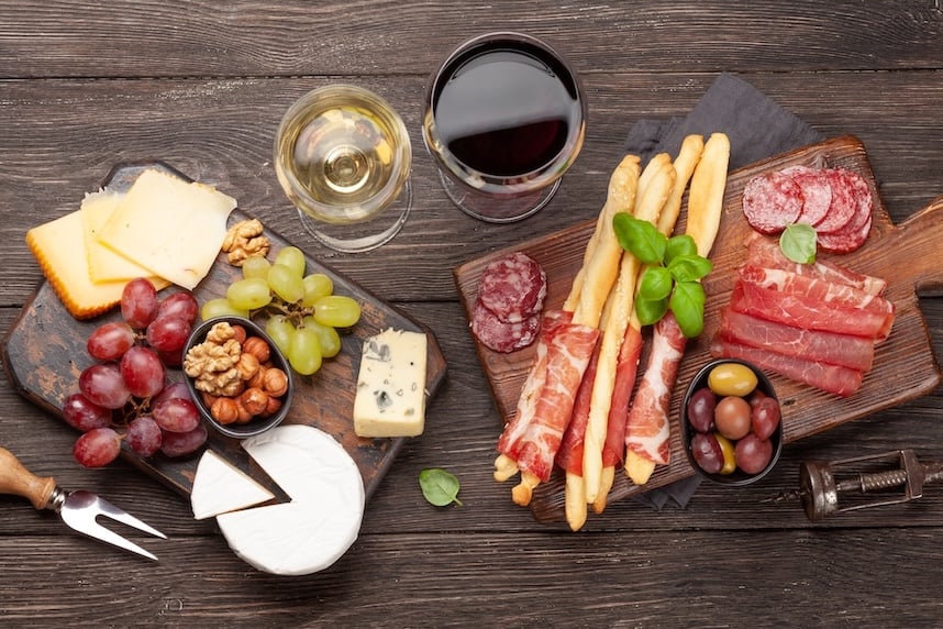 Vini da abbinare a formaggi e salumi: la guida completa